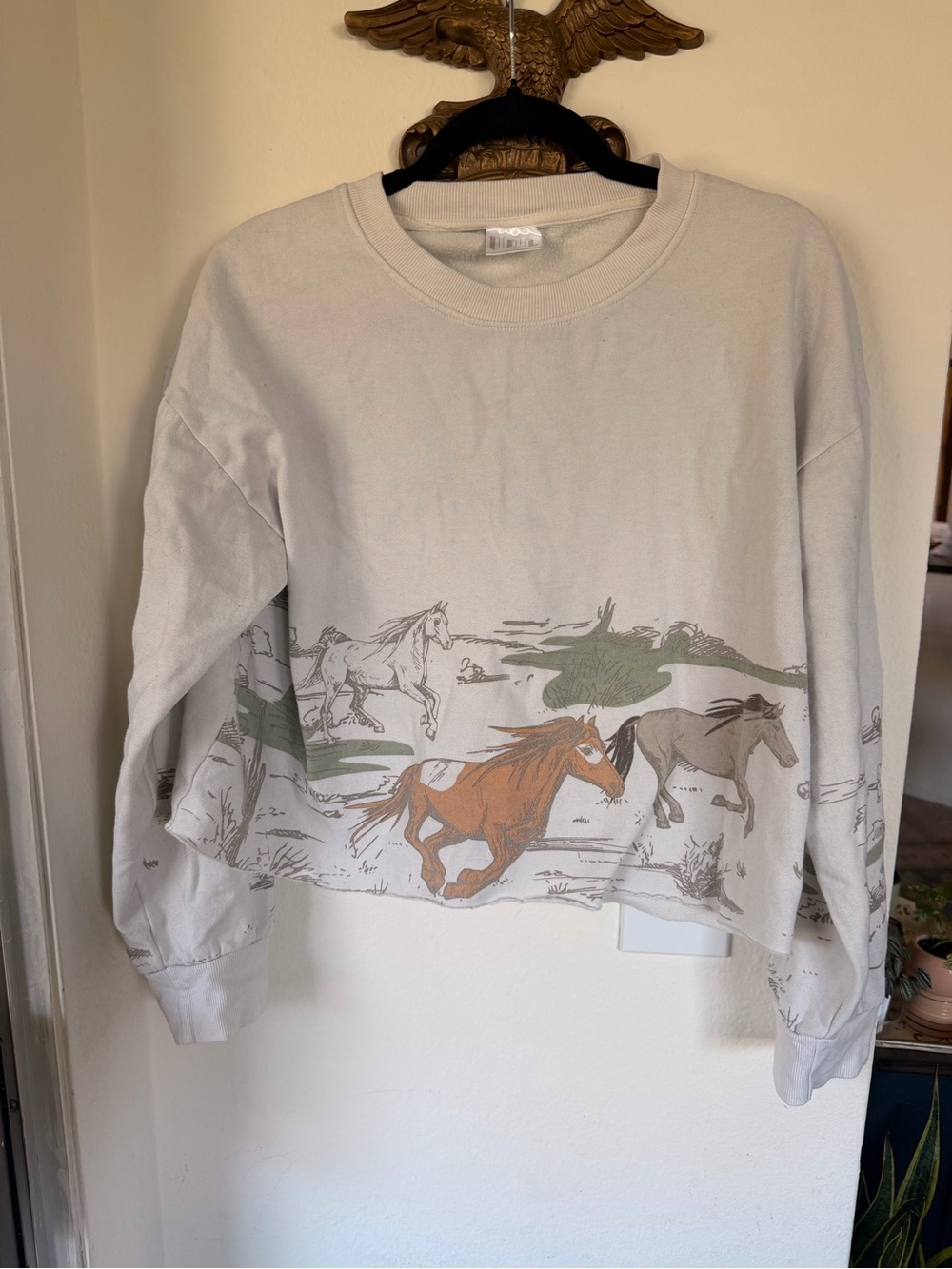 Cropped Horse Print Crewneck Sweatshirt - Light Gray